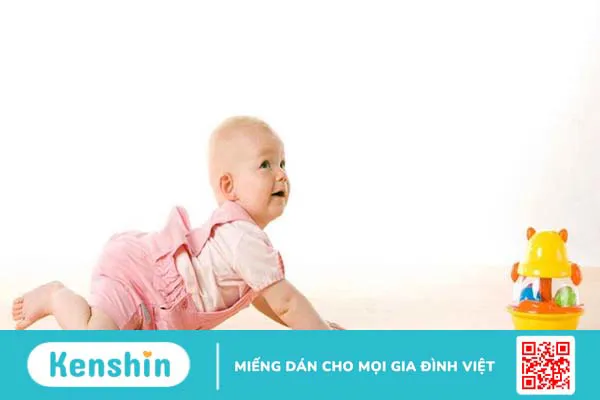 Trẻ sơ sinh mấy tháng biết nhìn theo? Những điều ba mẹ cần biết về sự phát triển thị giác của bé 2