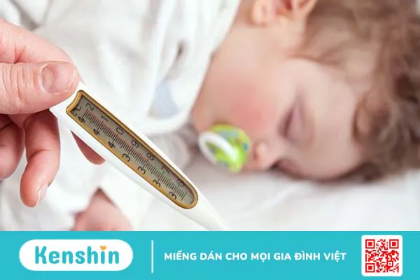 Trẻ sốt cao mắt đỏ: Nguyên nhân, dấu hiệu nhận biết và hướng xử trí