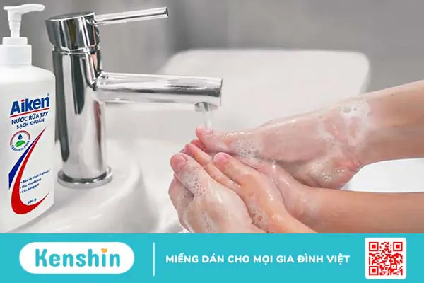 Trẻ sốt cao mắt đỏ: Nguyên nhân, dấu hiệu nhận biết và hướng xử trí 3