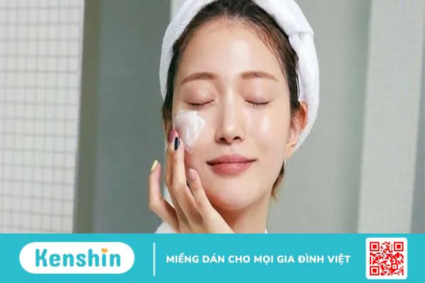 Trước khi bôi kem chống nắng cần bôi gì?