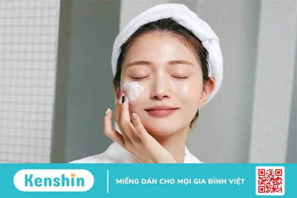 Trước khi bôi kem chống nắng cần bôi gì?