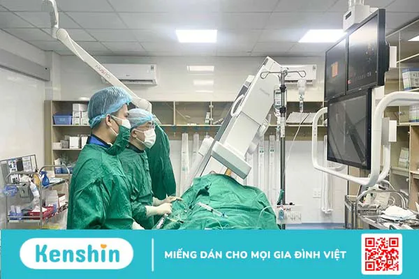 Ưu và nhược điểm của hai phương pháp stent và phẫu thuật bắc cầu