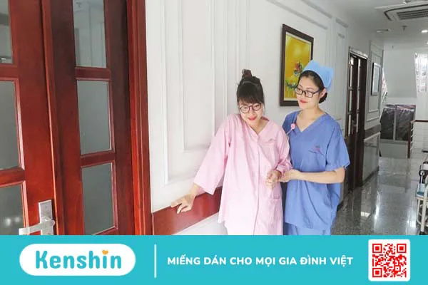 Vận động sau sinh đi lại nhiều có bị sa tử cung hay không?