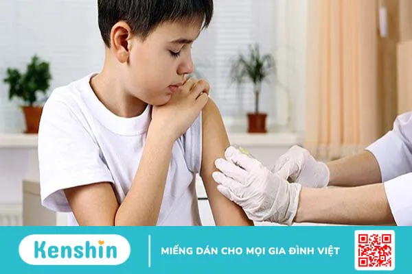 Vì sao nên tiêm vắc xin HPV cho bé trai? Lịch trình tiêm vắc xin HPV cho bé trai thế nào?