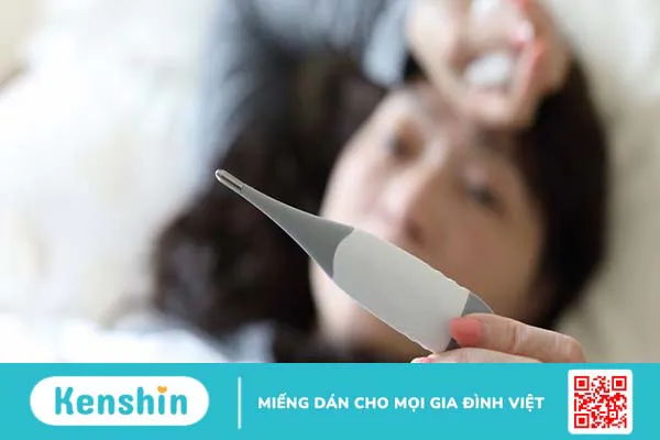 Viêm nướu răng có bị sốt không? Vì sao viêm nướu răng kèm sốt?