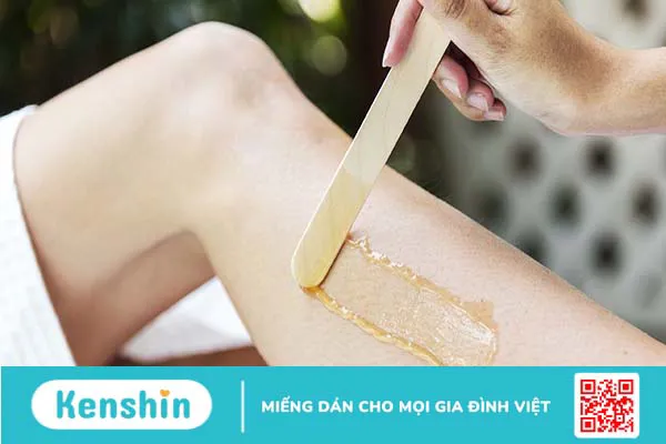 Wax lông có làm lông mọc nhiều hơn không? Một số lưu ý trước khi wax lông