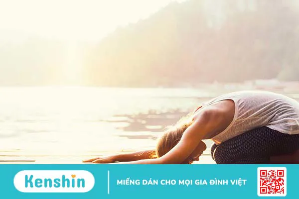 Yoga chào mặt trời: Tác dụng và gợi ý các động tác tại nhà